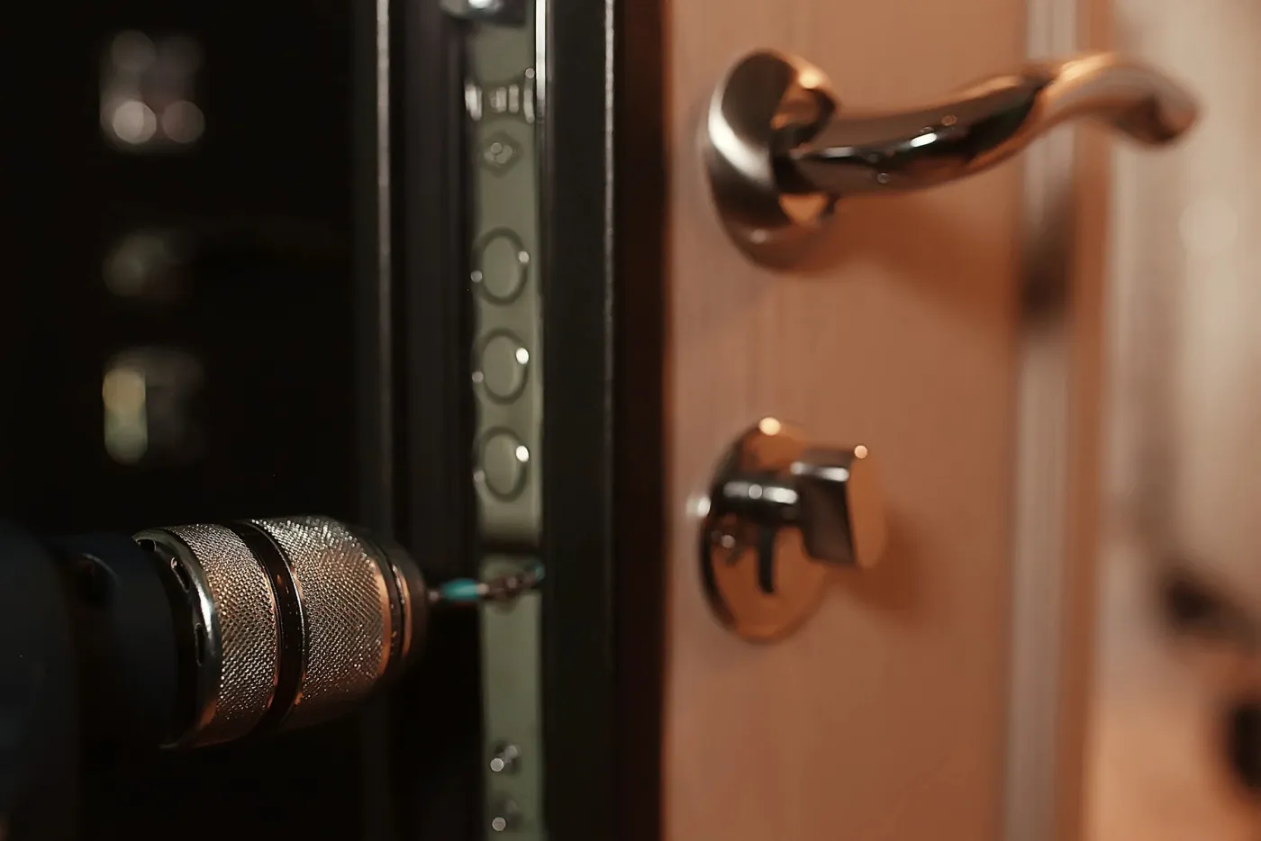 Serrure multipoints posée sur une porte blindée à Chatou (78400)